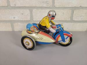 lot 178 image: Schylling Tin Litho Wind-Up Motorcycle Toy w Sidecar - Works