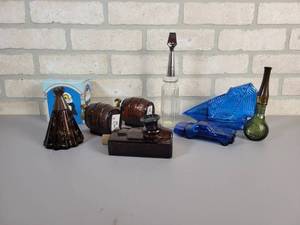 lot 400 image: (9) Vintage AVON Bottles
