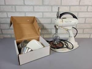 lot 407 image: Vintage Hamilton Beach Model 6 Stand Mixer - Untested