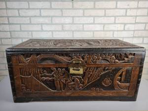 lot 428 image: Vintage Chinese Hand Carved Wood Chest - Seasoned Camphorwood - Approx. 30 x 15 x 13.5 - NO SHIPPING