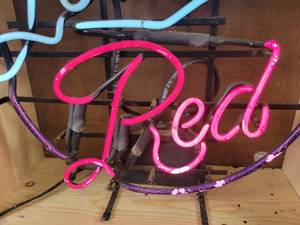 lot 10A image: Leinenkugel NEON Sign Leinies Red - WORKS - Overall Approx. 20 x 20 - NO SHIPPING