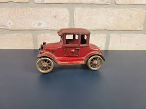 lot 2195 image: Cast Iron FORD Model A 2-Door Coupe