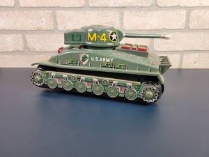 lot 2196 image: Vintage TAIYO Tin Litho Battery Operated Sherman Tank - WORKS - SEE VIDEO