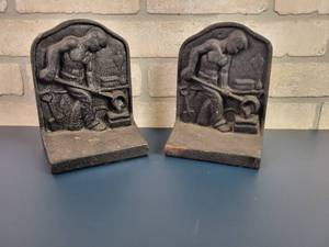 lot 2201 image: The DOTSON Company Cast Iron Bookends - Mankato, MN
