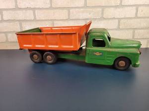 lot 2207 image: 1955-57 STRUCTO Pressed Steel Tandem Axle Dump Truck