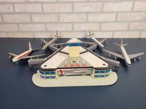 lot 2192 image: 1960s Tin Litho International Airport and (4) Airplanes - PAN American, TWA, American Airlines & United - Made in Japan