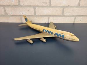 lot 2209 image: Vintage PAN AM Boeing 747 Airliner Model - Possibly for a Travel Agents Counter