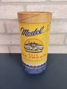lot 2211 image: Vintage Model Dairy Inc. 12 Gallon Ice Cream Carton - Mankato, MN