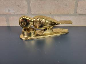 lot 2229 image: Vintage Solid Brass Woodpecker Doorknocker