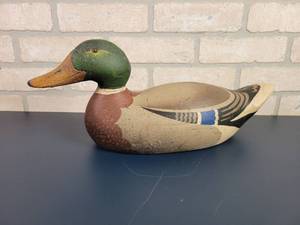 lot 2261 image: Vintage Wood Duck Decoy