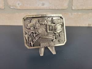 lot 2263 image: 1985 CaseIH Belt Buckle
