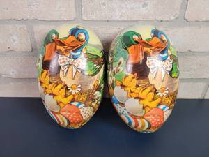 lot 2268 image: Vintage Easter Egg Container - Made in Western Germany