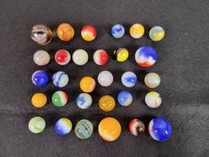 lot 2273 image: Lot of (30) Vintage Marbles - Sizes from 916 to 78