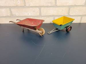 lot 2284 image: Vintage MARX Tin Litho Trailer and Pressed Steel Wheelbarrow w Wood Wheel