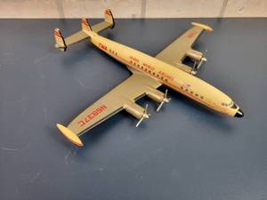 lot 2286 image: Vintage TWA Lockheed L-1049SG Super Constellation Airplane Model - Possibly for a Travel Agents Counter