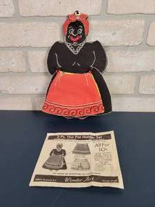 lot 2296 image: Vintage Wonder Art 3-Piece Hot Pot Holder Set w Original Ad