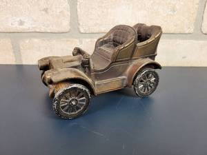 lot 2297 image: Vintage Banthrico Inc. Diecast 1906 Chevrolet Coin Bank