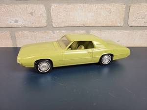 lot 2308 image: Vintage amt 1967 FORD Thunderbird Dealer Promo Model  Friction Car