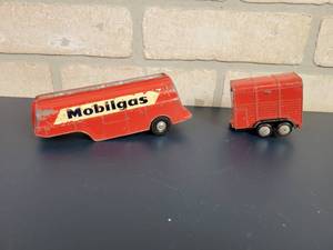 lot 2306 image: Vintage Corgi Mobilgas Tanker Trailer and RICE Pony Trailer