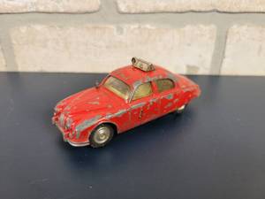 lot 2305 image: Vintage Corgi 2.4L Jaguar Toy Car