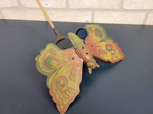 lot 2316 image: Vintage J. Chein & Co. Tin Litho Butterfly PushFlapping Toy - WORKS