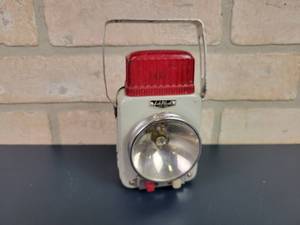 lot 2322 image: Vintage Ash Flash Portable Lantern - Made in England