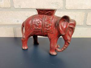 lot 2320 image: Antique A.C. Williams Cast Iron Elephant with Howdah Coin Bank
