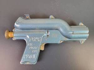 lot 2328 image: Vintage Tin PONG Repeater Pistol by Pong Repeater Pistol Co. - Semi-Auto Ping Pong Ball Shooter - WORKS