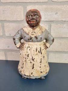 lot 2327 image: Antique HUBLEY Cast Iron Mammy Doorstop