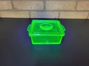 lot 2336 image: Hazel Atlas Uranium Glass Dish w Cover