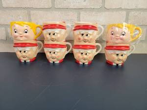 lot 2356 image: (6) 1970s KEEBLER ELF Plastic Mugs by F & F Mold & Die Works Dayton, OH  (2) 1970s Campbells Soup Kids Plastic Mugs