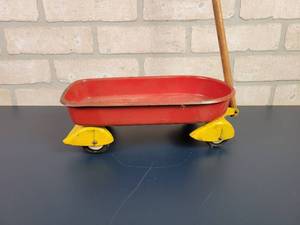 lot 2364 image: 1930s WYANDOTTE Pressed Steel Toy Wagon