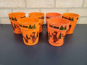 lot 2376 image: (6) 1977 Hanna-Barbera YOGI the Bear Plastic Kids Cups