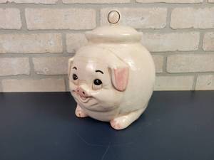 lot 2392 image: Vintage Treasure Craft Pig Cookie Jar