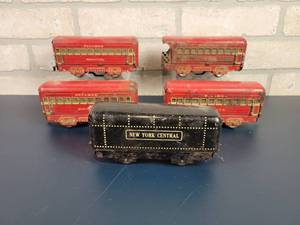 lot 2396 image: (4) MARX O Tin Litho Illuminated Pullman Train Cars and New York Central Coal Tender Car