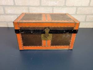 lot 2397 image: Antique Tin Doll Trunk