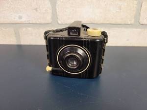 lot 2403 image: Vintage Eastman Kodak Baby Brownie Special Camera