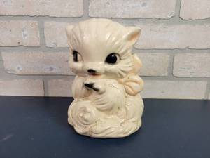 lot 2420 image: Vintage Kitty Cat Pottery Coin Bank