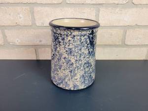 lot 2425 image: Red Wing Stoneware Crock