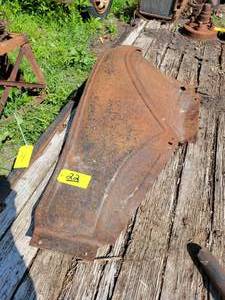 lot 22 image: 1910s FORD Model T Driver Side Fender