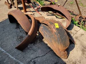 lot 31 image: (5) Misc. Dodge Fenders