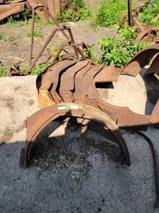 lot 32 image: (7) FORD Model T Rear Fenders