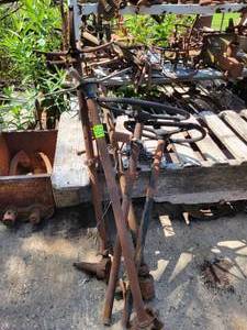 lot 50 image: (5) Assorted Steering Columns