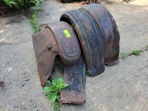 lot 51 image: Completer Set of 1930s DODGE Fenders -