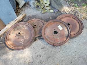 lot 68 image: (4) 1930s Chevrolet Rims