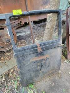 lot 70 image: 1930-31 FORD Model A Sedan Door
