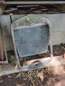 lot 86 image: 1930s FORD Model A Radiator and Shroud