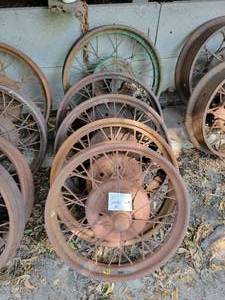 lot 92 image: (5) 1928-29 FORD Model A Rims