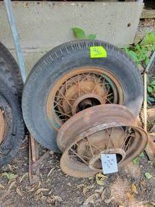 lot 96 image: (2) FORD 5-Bolt 16 Steel Wheels