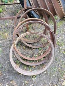 lot 107 image: (5) Antique Car Outer Wheel Rims